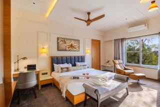 Mountain Creek 7BHK Luxury Retreat by ELIVAAS Prive Near Fatehsagar - 7
