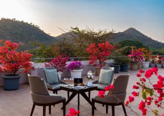 Mountain Creek 7BHK Luxury Retreat by ELIVAAS Prive Near Fatehsagar - 8