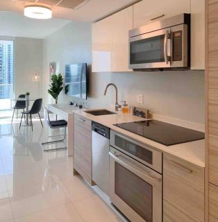 Studio in the heart of brickell with city views! - 6