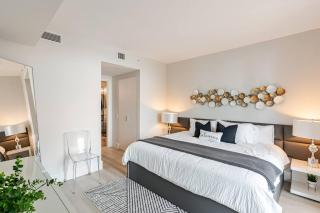 Pristine Condo With A Stunning View! - 8