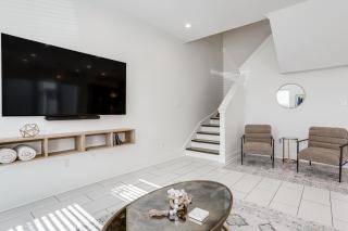 Modern 3BR Retreat - Near Bluebonnet & Hospitals - 5