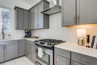 Modern 3BR Retreat - Near Bluebonnet & Hospitals - 1