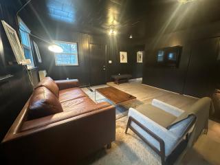 The Aviary - Hidden Playroom For Couples - Private Hot Tub - Mountain Views - Riverfront - 8