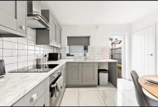 Large 5 Bedroom House - 4