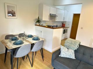 Cosy 1-Bed Bungalow with Garden near Slaithwaite - 2