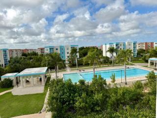 Modern Apartment Near Airport & Beach - 8