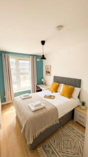 Spacious 3 Bedroom Flat in Stockwell - 3