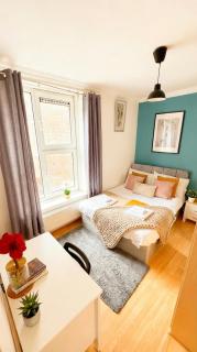Spacious 3 Bedroom Flat in Stockwell - 4