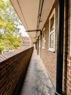 Spacious 3 Bedroom Flat in Stockwell - 7