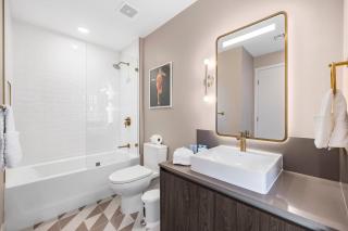 Elegant 51st-Floor Condo in Prime Miami Location - 4