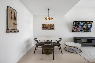 Elegant 51st-Floor Condo in Prime Miami Location - 7