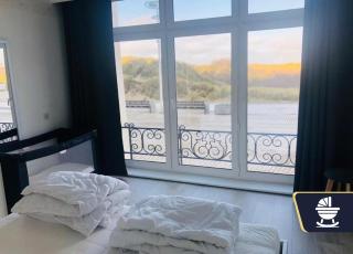 Direct aan Strand & Zeedijk - Licht Appartement 75m2 - Zeebrugge - 5 Personen - 5