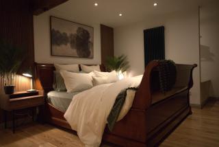 Stone & Sage- City Centre Luxury Courtyard Lofts - 8