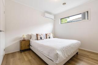 Berwick Abnb-Style 3BR Home with Street Parking, Near to Mall - 5