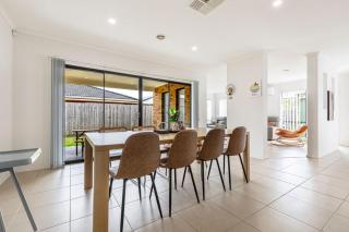 Berwick Spacious And Adorable 3BR House with Street Parking - 1