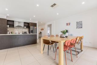 Berwick Abnb-Style 3BR Home with Street Parking, Near to Mall - 8