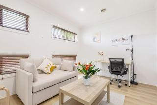 Berwick Abnb-Style 3BR Home with Street Parking, Near to Mall - 7