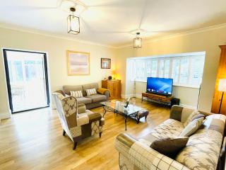 The Old Coach House, large spacious family holiday home with garden, Ventnor - 1