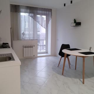 є СВІТЛО, Електрика та Опалення 24-7, 2-кімнатна квартира-студія у центрі Полтави з ванною і кондиціонером, є зарядна станція EcoFlow, Мережа Alex Apartments, Цілодобово безконтактне заселення 24-7, Документи для відрядження - 6