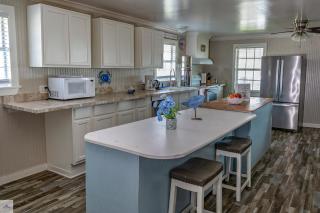 Blue Dolphin Inn and Cottages - 0