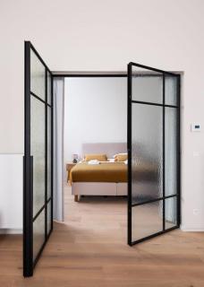 Stylishly renovated apartment with city view - 3