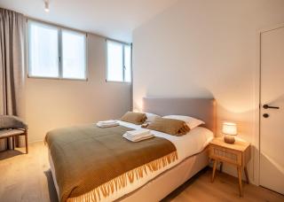 Stylishly renovated apartment with city view - 8