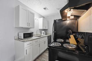 Cozy 1BR townhome perfect for relaxing stays - 4