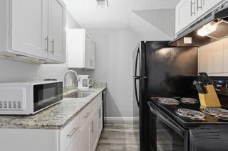 Cozy 1BR townhome perfect for relaxing stays - 3
