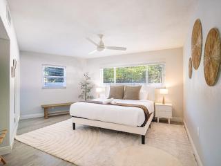 Sunny Largo Oasis Heated Pool Sleeps 16 - 1
