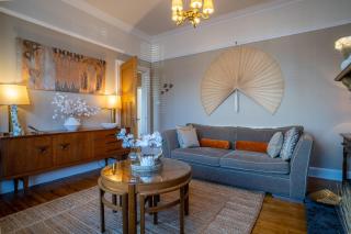 Art Deco Period Townhouse with Garden Near to Town - 5