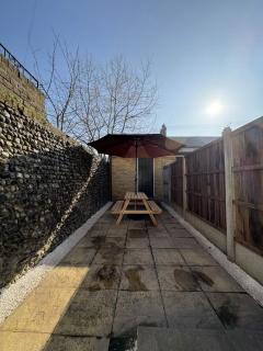 Central Margate Cinema Retreat With Spacious Garden - 8