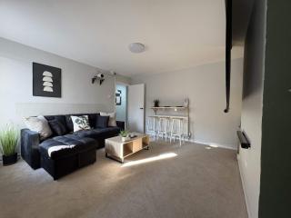 Central Margate Cinema Retreat With Spacious Garden - 4