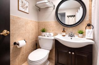 Plush & Spacious 2-Bedroom in NYC - 7