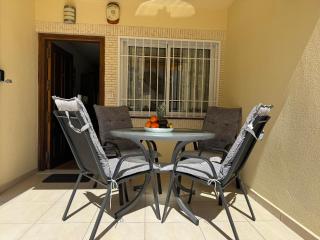 En perle med plass til voksne og familien, solfylt terrasse 5 min fra stranden - 4