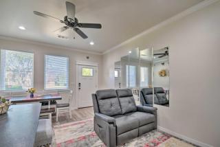 Bright Amarillo Townhome with Yard and Garage - 4