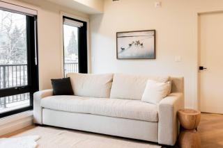 The Bergen Luxury 3 BR 3BA Sleeps 10 Hot Tub and Pool - 2