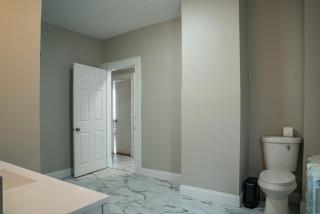 Comfortable Two Bedroom Apartment in Long Branch - 9