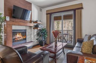 2BR Condo Stunning Mountain Views Hot and Tub - 0