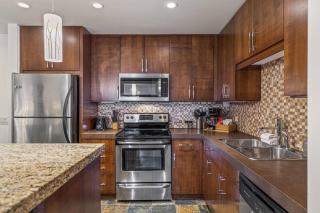 2BR Condo Stunning Mountain Views Hot and Tub - 9