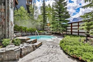 2BR Condo Stunning Mountain Views Hot and Tub - 6