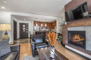 2BR Condo Stunning Mountain Views Hot and Tub - 3