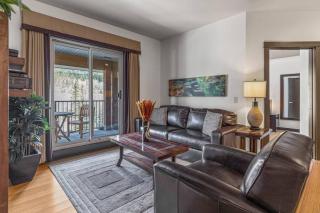 2BR Condo Stunning Mountain Views Hot and Tub - 2