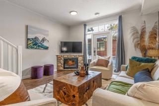 Mountain Chic 2BR Family Escape Hot Tub and Pool - 4