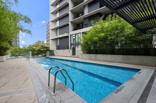 Spectacular 2BR Apt with Balcony - 4