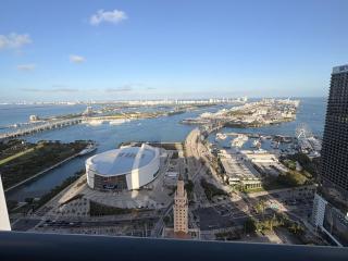 4416 High Floor 3 Bedroom Apt with Incredible Views a Pool and a Gym - 0
