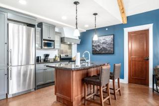 Rocky Mountain Penthouse Sleeps 12 Pool and Hot Tub - 8