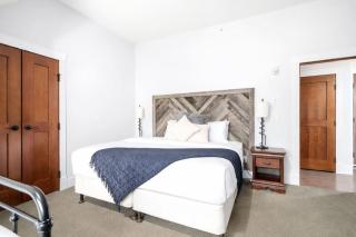 Rocky Mountain Penthouse Sleeps 12 Pool and Hot Tub - 2