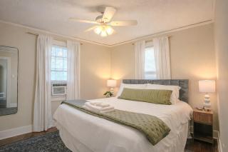 Centrally Located King Bed Midtown Crosstown 1428 - 6