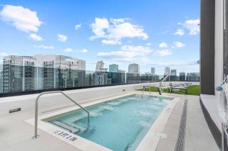 Prime Downtown Miami Stay w Pool and Gym - 8