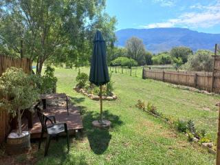 Serene, cosy stay with a mountain view - 7